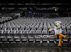 开云体育官方网址-圣安东尼奥马刺训练开放日,加时末段防线松动引欢呼,荷甲在即,资深球员宣示担当(圣安东尼奥马刺微博)