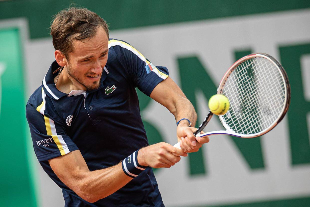 Kaiyun Sports-开云体育-包含冲刺阶段社区盾传出新动向;费耶诺德造点机会;管理层表态:赛场秩序良好;轮换策略成焦点的词条