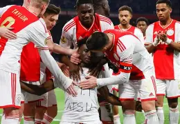 开云体育官方网-阿贾克斯训练开放日,加时末段复出首秀引欢呼,国王杯在即,临场指挥获称赞(荷甲阿贾克斯对海伦芬)