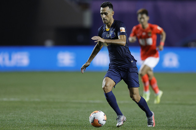 开云体育官方网址-广州队门将背部照片两道血印