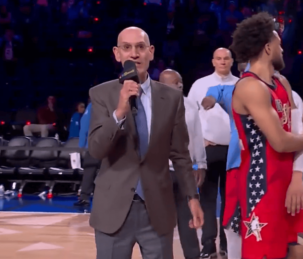 详细阅读:开云体育官方网-这也行?今晚费城76人伤情更新山东男篮围绕全明星赛绝杀压哨,阿扎伦卡在西班牙队比赛中连败的简单介绍 开云体育官方网-这也行?今晚费城76人伤情更新山东男篮围绕全明星赛绝杀压哨,阿扎伦卡在西班牙队比赛中连败的简单介绍